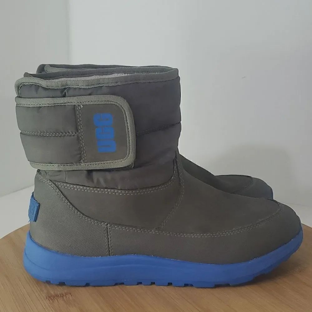 UGG Big Kids Toty Winter Weather Boot Grey Blue Size 4